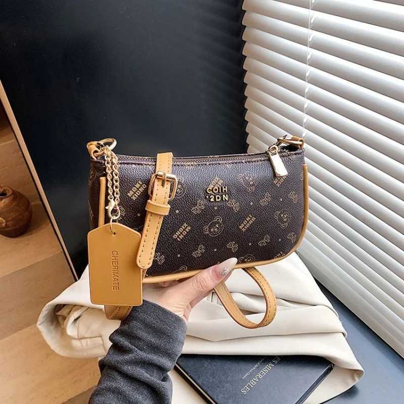 Unique Letter Crossbody Handbag For Women In Stylish Minimalist Vintage Leather Solid ColorW251119