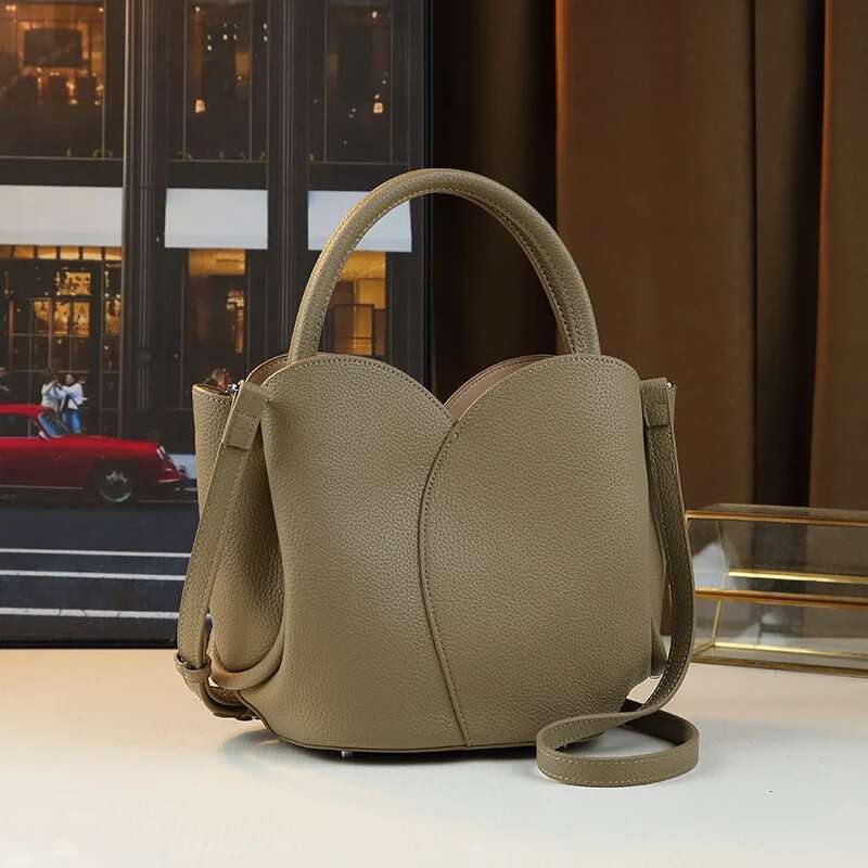 Solid Color, Simple, Atmospheric, Fashionable Handbag, Mother Tulip Bag, Versatile Daily Commuting Crossbody Bag