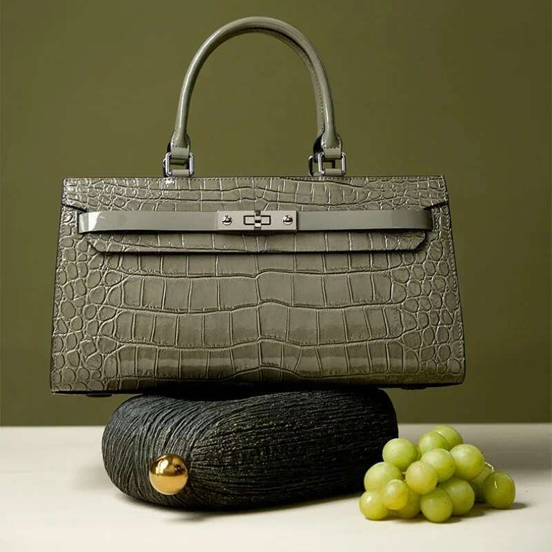 Crocodile Pattern Cowhide Versatile Women's 2023 Winter New Handheld One Shoulder Crossbody Large Capacity Bag