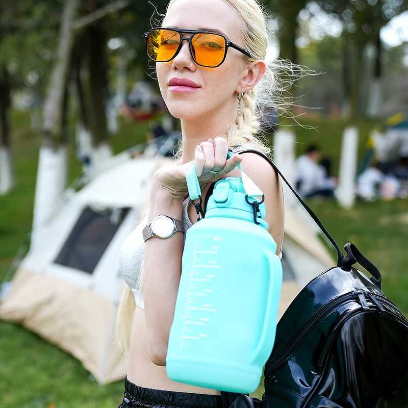 2L Silicone Foldable Bottle Large Capacity BPA Free Water Cup With Handle Portable For Adult Gym Sports Outdoor Z260202