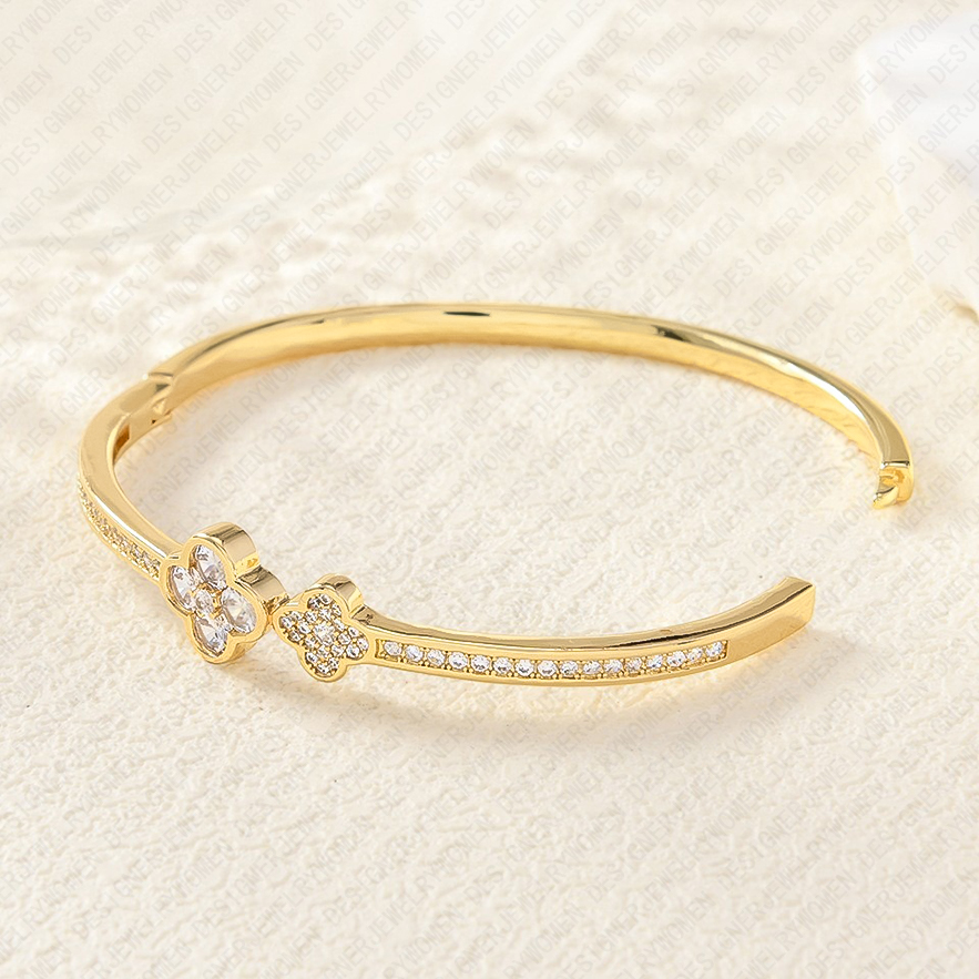 Designer Bracelet Bracelet for Women Stainless Steel 18K Gold Plated Bangle Diamond Letter Bangles Luxury Jewlery Designer for Women Elegant Timeless 