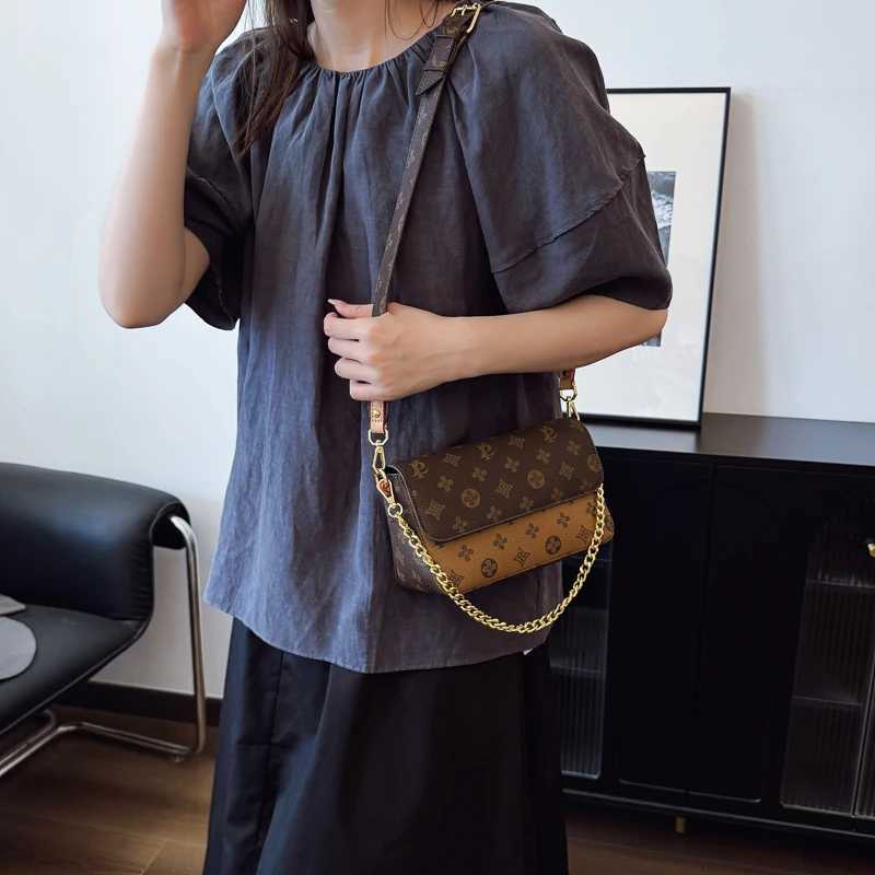 Elegant Tote Bag For Ladies In Premium Leather Spacious Design By Famous Designer With Classic SilhouetteW251119