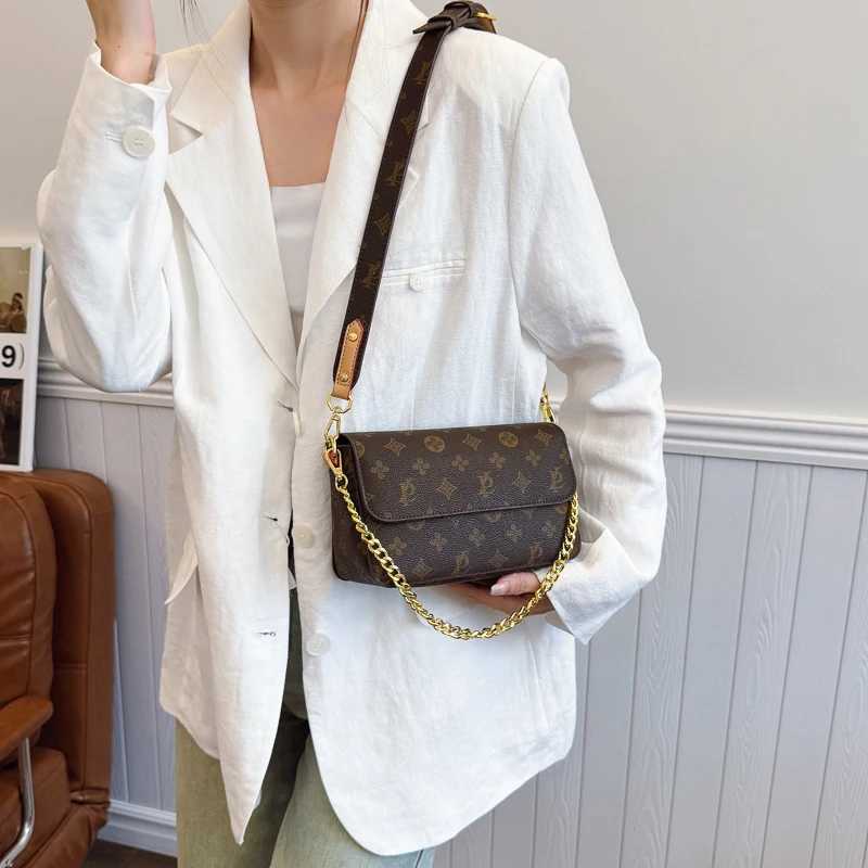 Elegant Tote Bag For Ladies In Premium Leather Spacious Design By Famous Designer With Classic SilhouetteW251119