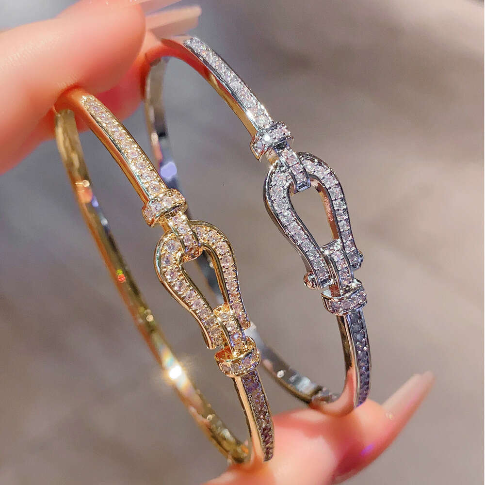 Bracelet Designer Luxury jewelry bangle for women Copper plated with 18K gold Dia Studded Open Bracelets High End Fashion Personality Design Holiday g