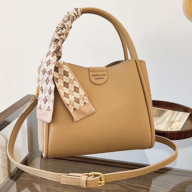 This year's new trendy vegetable basket handbag, women's soft leather bucket bag, commuting shoulder crossbody bag