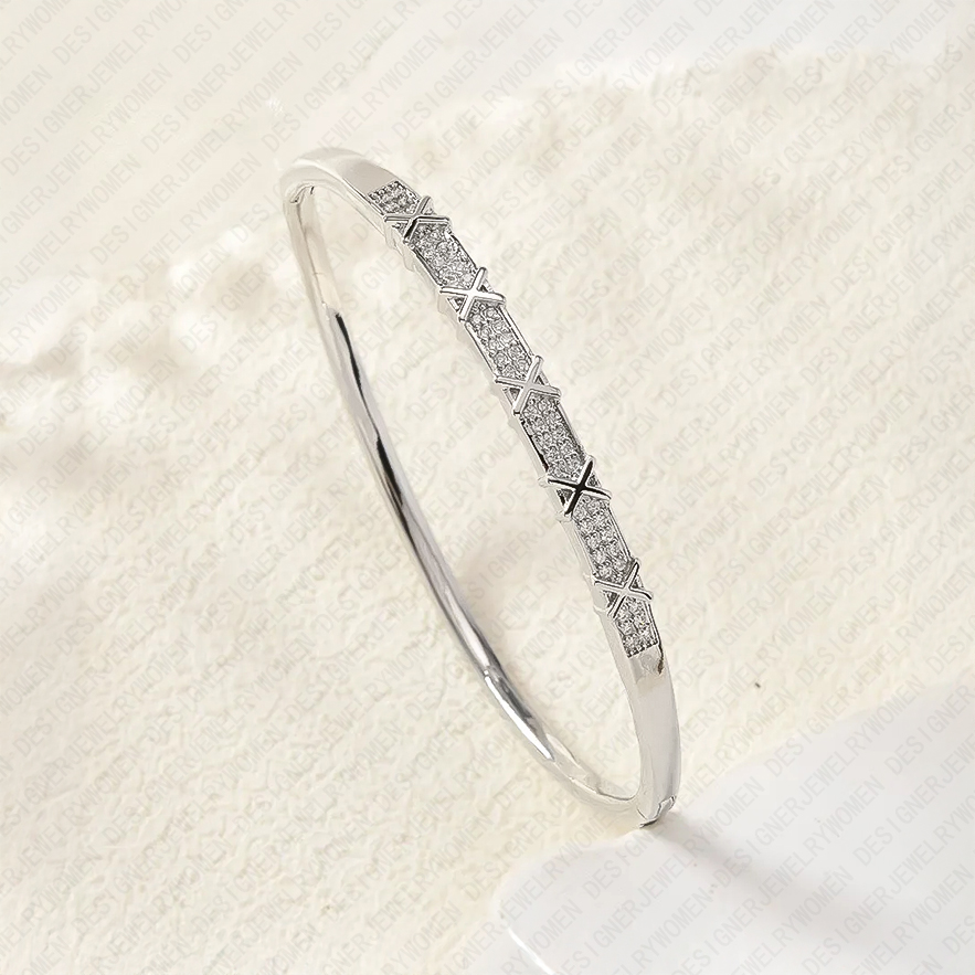 Designer Bracelet Bracelet for Women Full Pave Bangle Diamond Bangles Letter Open Bangles Luxury Jewlery Designer for Women Elegant Timeless Sparkling
