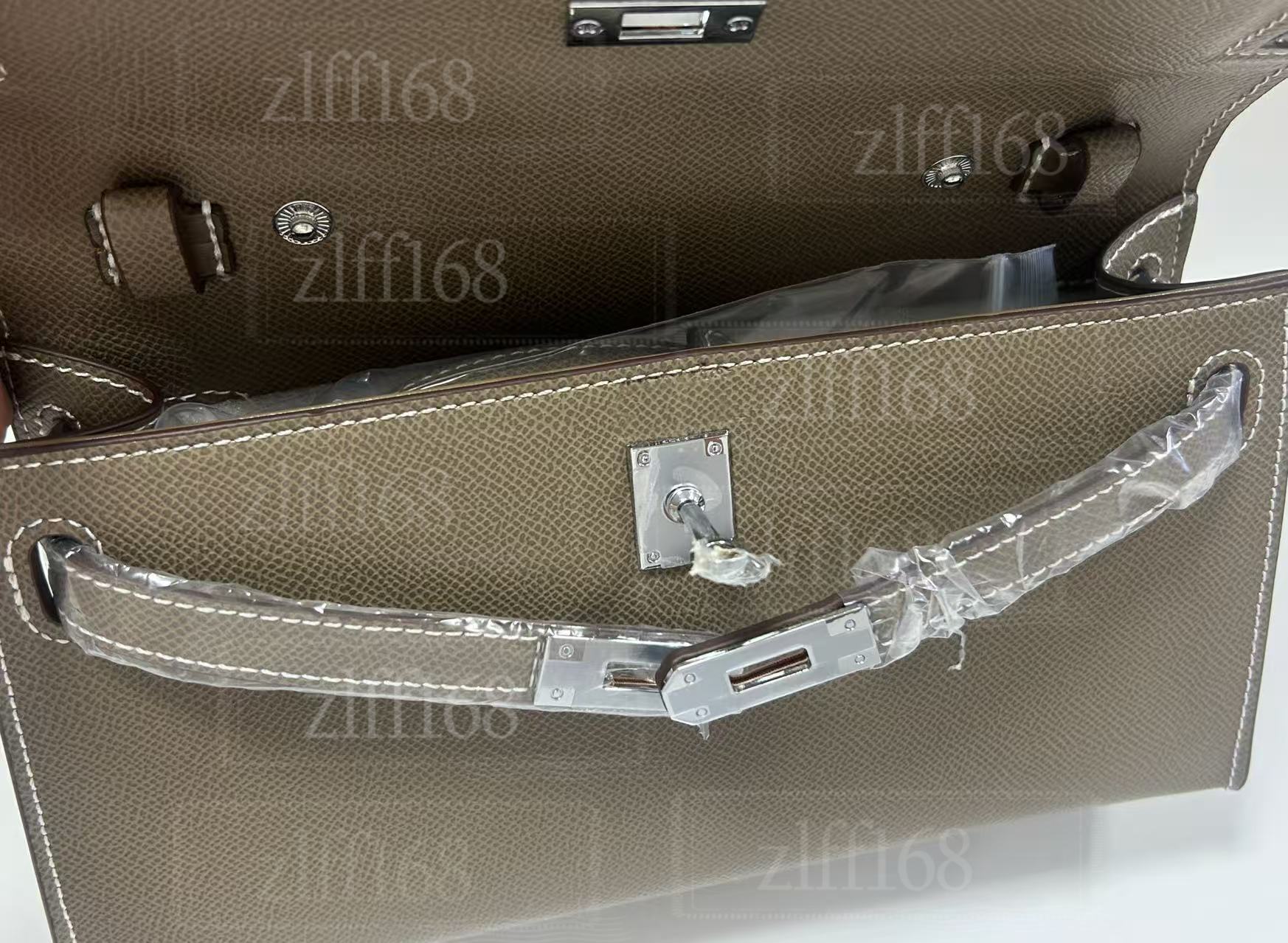 19A Classic Purse Designer To Go wallet Fashion Crossbody bag Shoulder bag in Imported Italian leather with 18K plated hardware