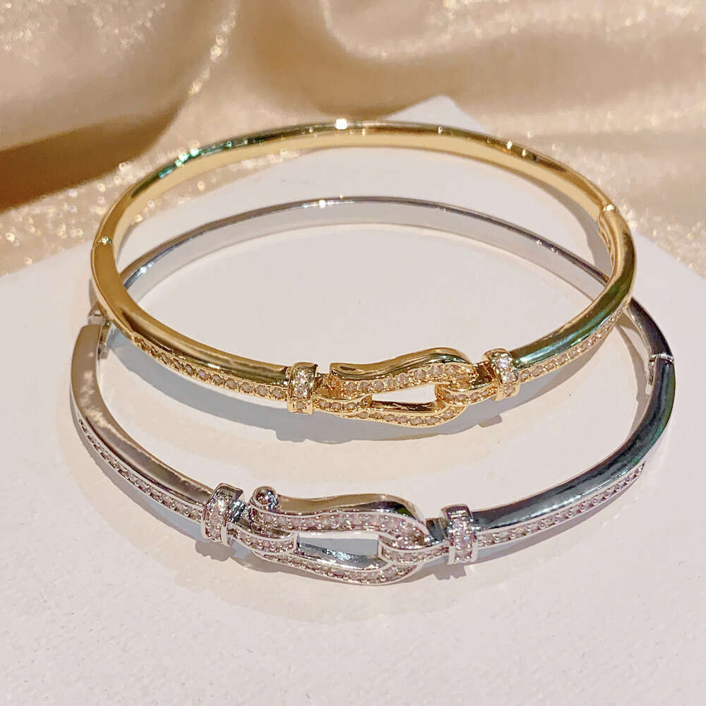 Bracelet Designer Luxury jewelry bangle for women Copper plated with 18K gold Dia Studded Open Bracelets High End Fashion Personality Design Holiday g