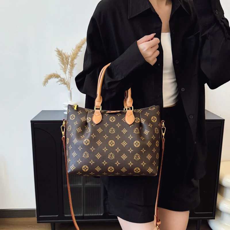 Trendy Elegant Classic Crossbody Bag Minimalist Leather For Womens Casual And Business CommuteW251119