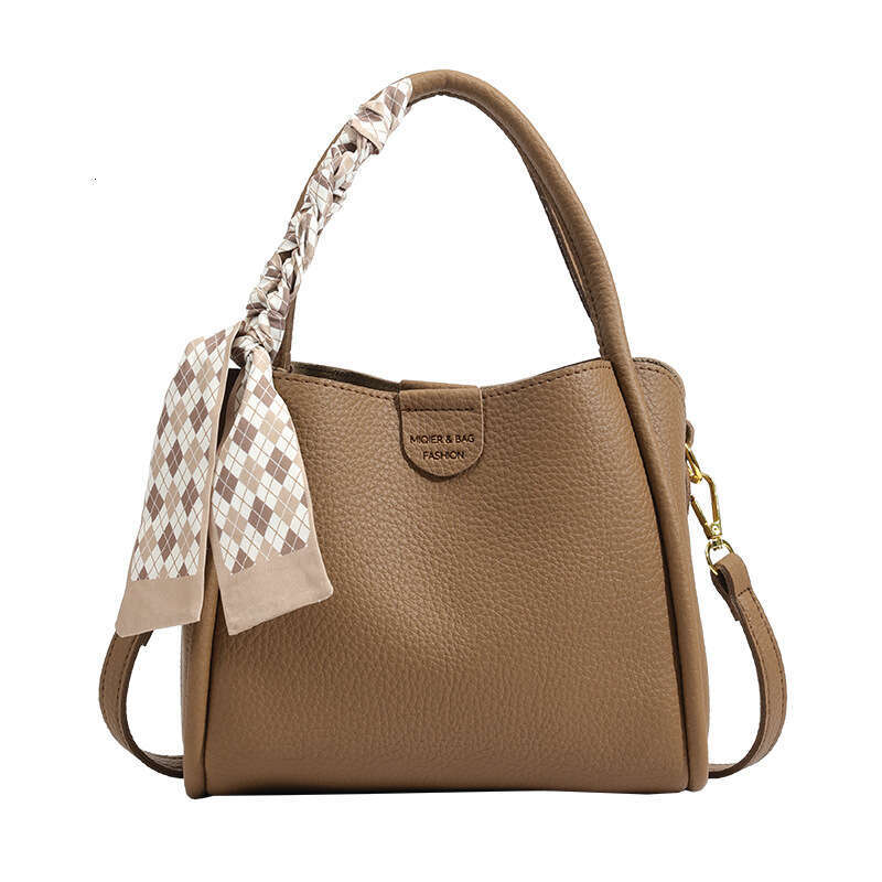 This year's new trendy vegetable basket handbag, women's soft leather bucket bag, commuting shoulder crossbody bag