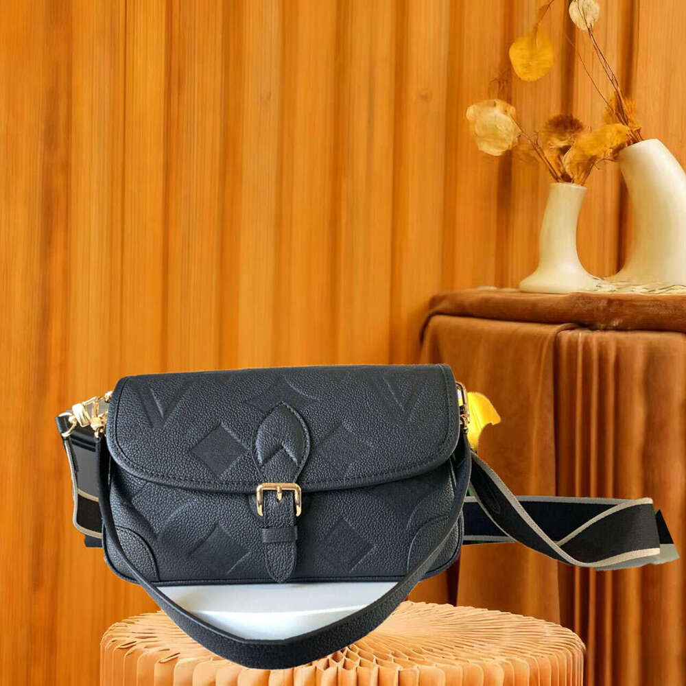 Elegant Designer 10A Diane Shoulder Bags Luxury Genuine Leather Fashion Tote Mirror Quality Classic Embossed Floral & Letters Crossbody Bag with Box and dustbag