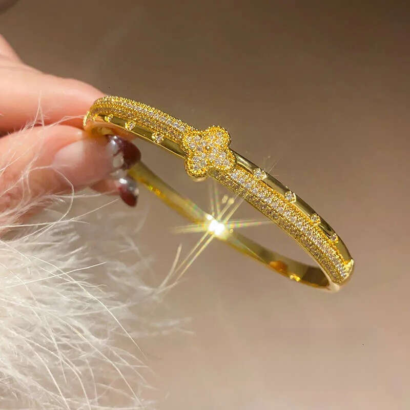 designer bracelet women Luxury jewelry designer gold silver moissanite lucky flower inlaid zirconium bracelet fashionable versatile high-end daily par - view 4