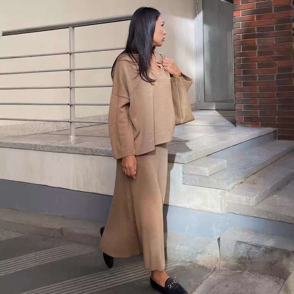 hoodie Mmwomen's Wear Knitted Suit Winter New Fashionable And Simple Style V-Neck Knitted Sweater Skirt Set jacket