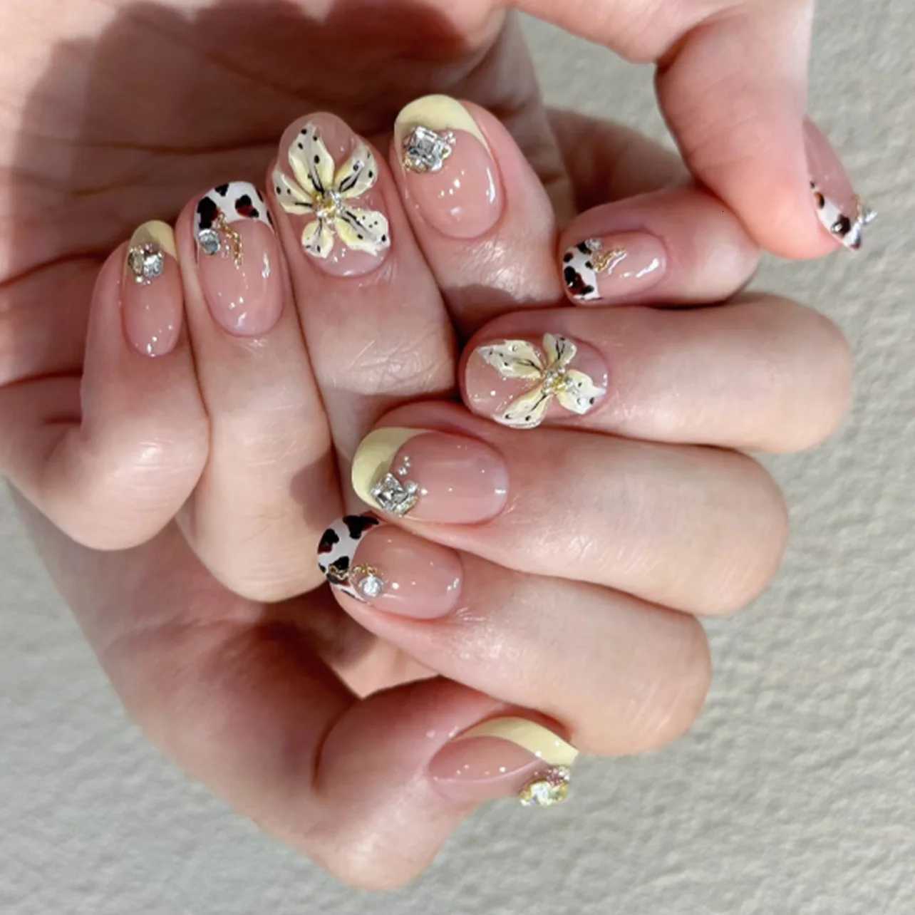 24pcs Almond Press on Nails Set Wearable Fashion Rhinestone Argent Smudge Design False Nail Art French Tips Short Oval Fake NailT251118T251119