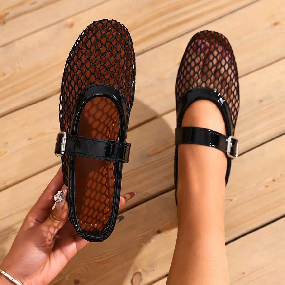 Womens Mesh Breathable Fi Versatile Sandals Womens New Flat Bottom Soft Bottom Mary Jane Womens SandalsXJ250419