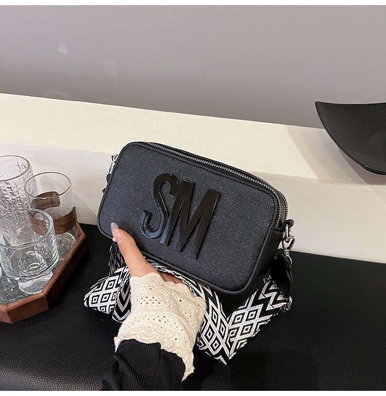 2025 New Fashionable Trendy Women's Bag, Casual and Versatile, Square with Small Letters, Wide Strap, Popular Single Shoulder Bag