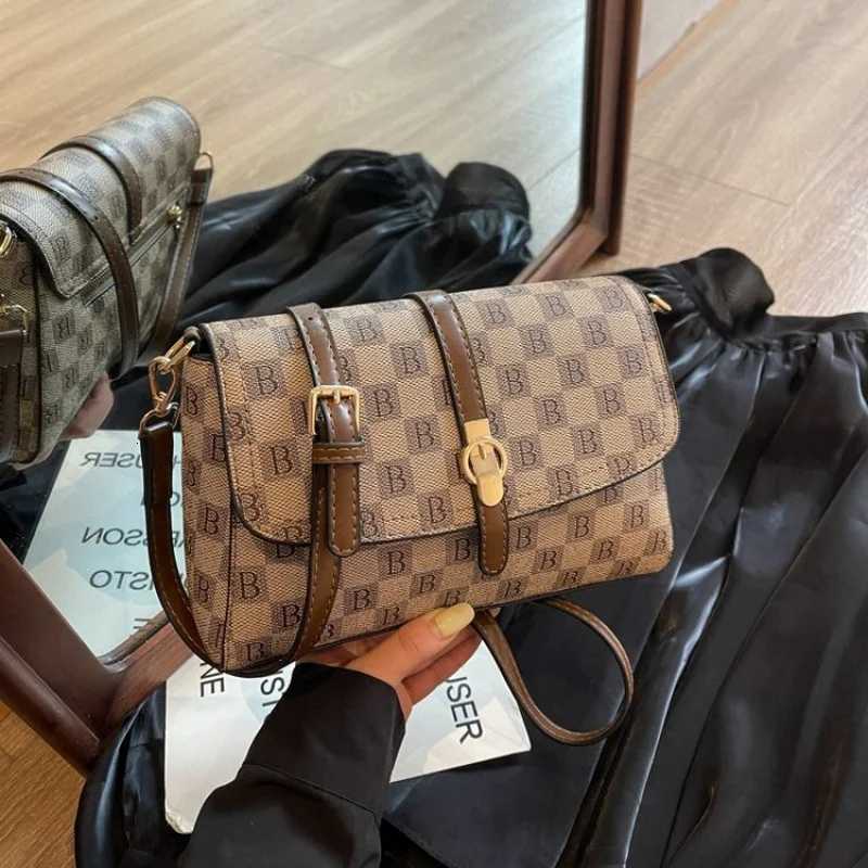 Stylish Ladies Shoulder Bag - Famous Designer Crossbody Handbag Made Of Genuine Italian Leather MaterialW251119