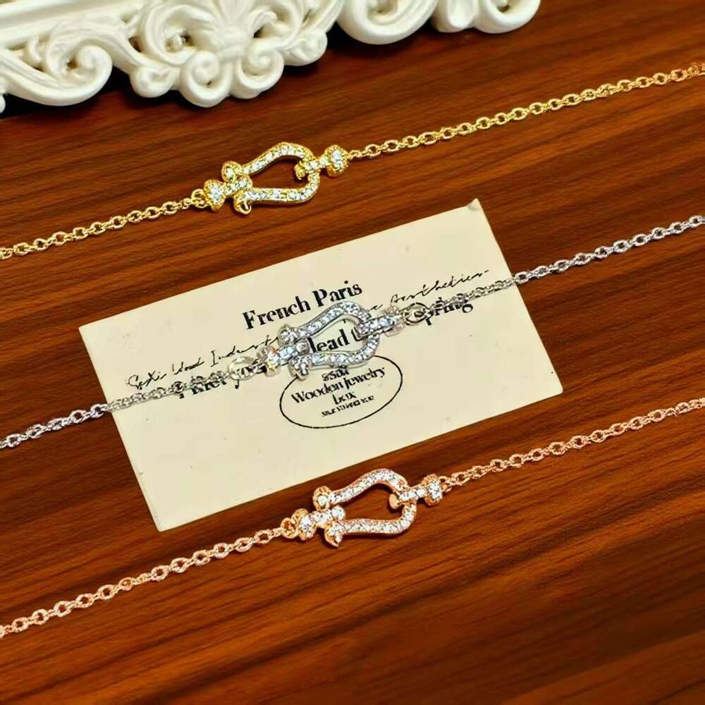 Autumn Winter New Micro Inlaid Heavy Craft Bracelet for Women, Feel, Versatile Hot Item, European and American Niche High-end Exquisite Temperament Li