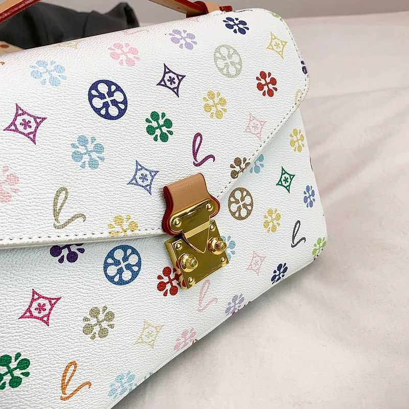 Elegant Womens Messenger Bag in Leather Crossbody Shoulder Bag for Fashionable Ladies Luxury Brand HandbagsW251119