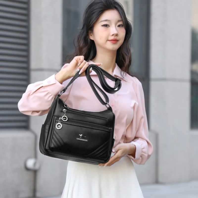 Famous Designer Womens Crossbody Bag Elegant Leather Messenger Bag In Classic Luxury Brand FashionW251119