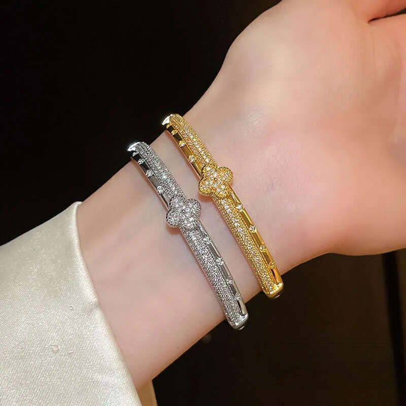 designer bracelet women Luxury jewelry designer gold silver moissanite lucky flower inlaid zirconium bracelet fashionable versatile high-end daily par - view 3