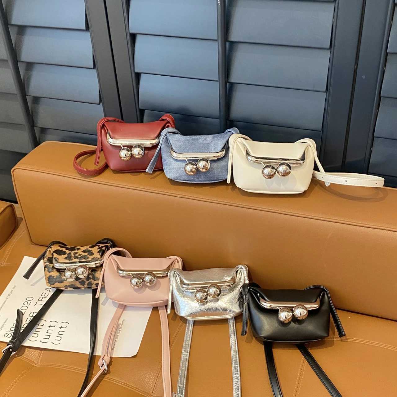 New Mini Womens Crossbody Bag Fashion Designer Handbag Clip Purse Versaile Crossbody Coin Purse Lipstick Pouch Mini BagW251119