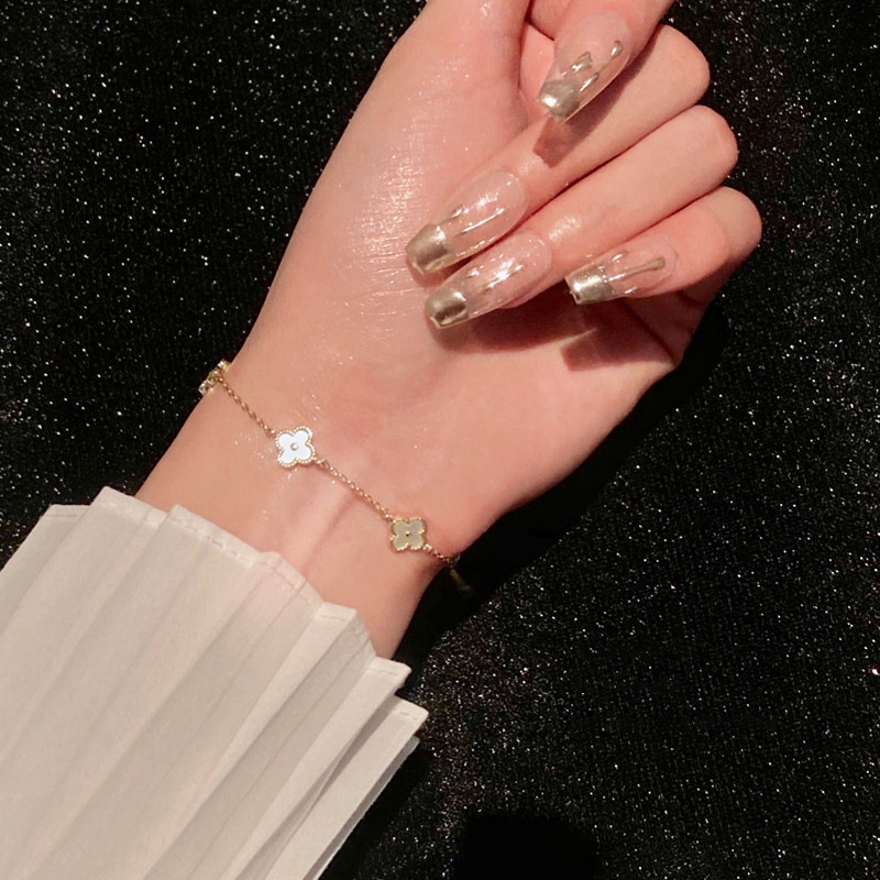 2025 New Light - luxury Four - petal Flower Bracelet: A Stylish and Sophisticated Accessory with Exquisite Design