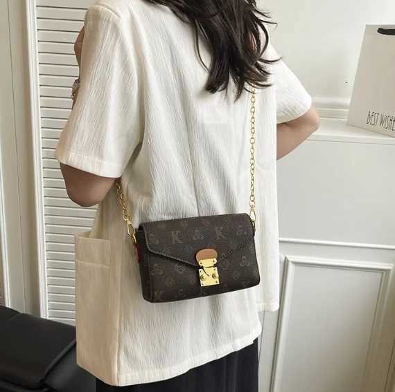 Designer Inspired Envelope Bag for Women 2025 Trendy Crossbody Purse Multi-Functional Phone Holder Chic Shoulder Bag CasualW251119