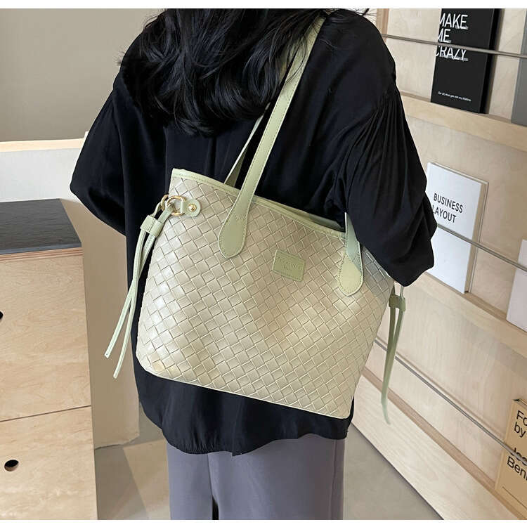Women's handbag tote flattened woven soft cotton high-end feeling niche trend shoulder large capacity travel women's bag