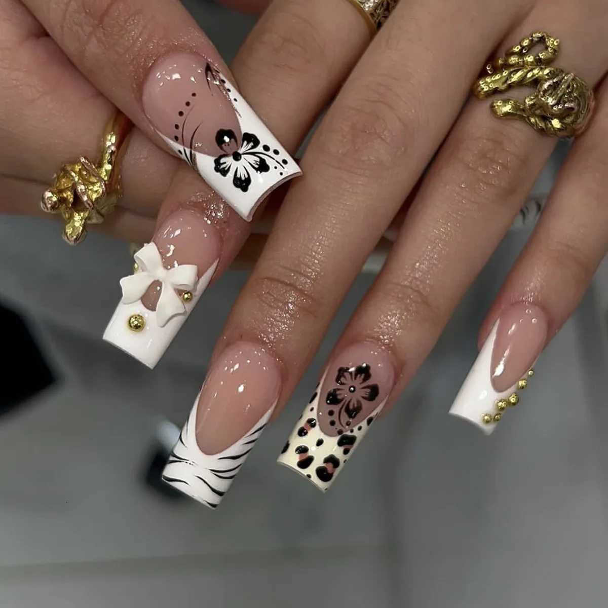 24Pcs Blue Smudge French False Nails Press on 3D Flower Starfish Shell Fake Nails Mid-length Square Wearable Full Cover Nail TipT251118T251119