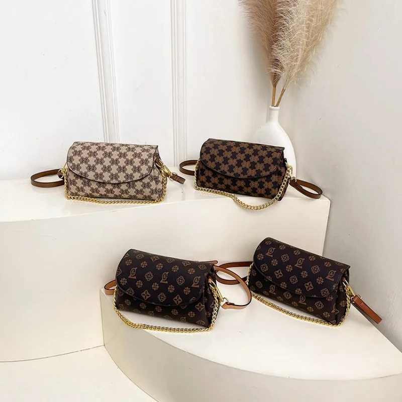 High-End Womens Messenger Bag Made Of Leather Boasting Trendy Commuter Design And Paris Elegant LookW251119