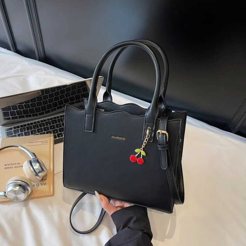 Luxury Designer Inspired Crossbody Bag With Monogram Pattern And Leather Trim For Iconic Fashion Statement And StyleW251119