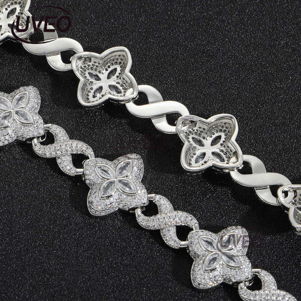Hip hop infinite clover necklace, stylish, cool, handsome, personalized, high-end, 5A ice out VVS Moissanite men's and women's accessories F