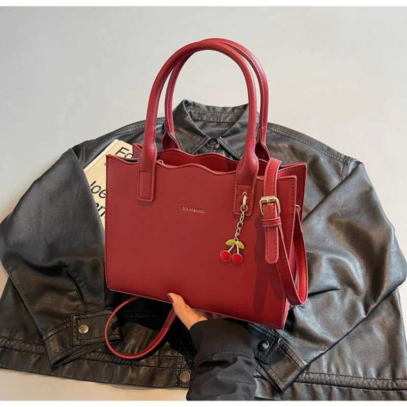 Luxury Designer Inspired Crossbody Bag With Monogram Pattern And Leather Trim For Iconic Fashion Statement And StyleW251119