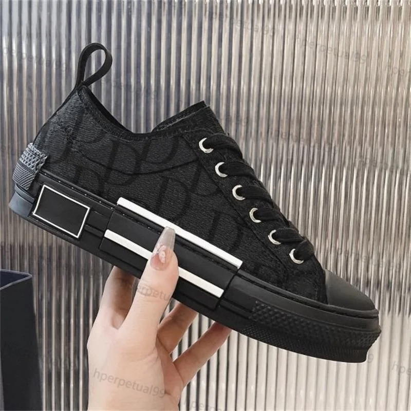 high quality designer sports shoes boots with box shaped cowhide technology mesh ultra light carved rubber outsole black white gray fashionable classic shoes