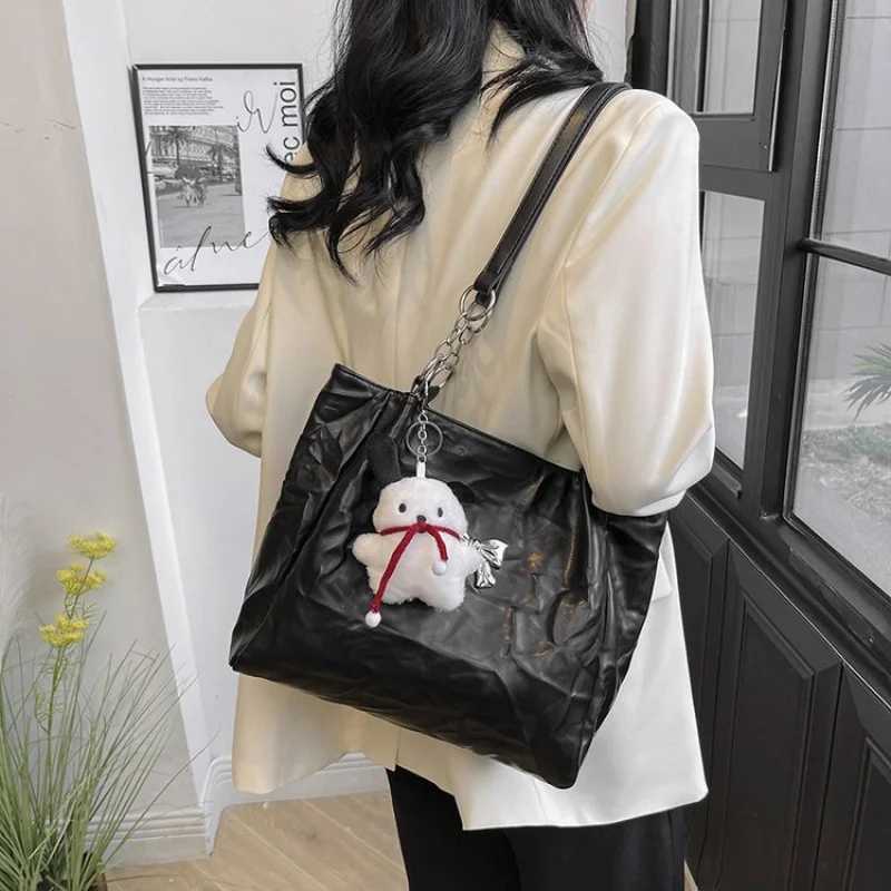 Womens Famous Designer Crossbody Bag Made Of Fine Leather Featuring Trendy Design And Luxury Brand W251119