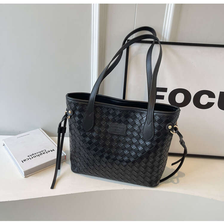 Women's handbag tote flattened woven soft cotton high-end feeling niche trend shoulder large capacity travel women's bag