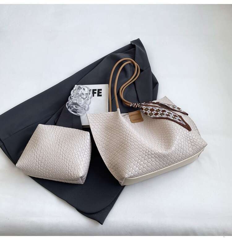 2025 new leather imitation woven material large capacity mother and child bag, women's diamond grid casual versatile single shoulder tote bag