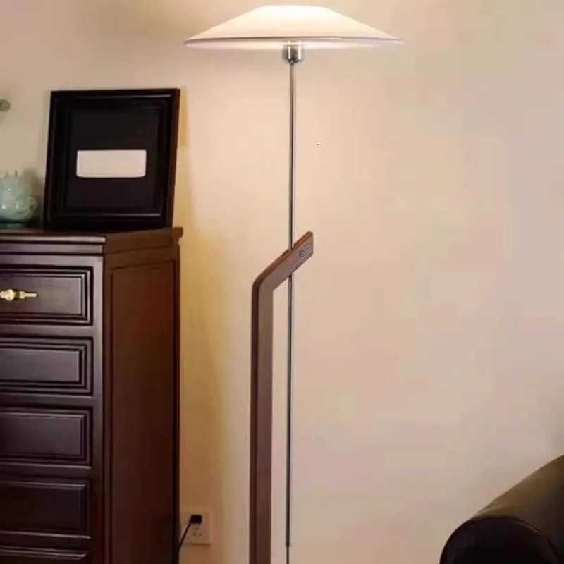 French Medieval Wooden Floor Lamps Fabric Lampshade Minimalist Living Room Restaurant Kitchen Bedroom Iron Base Standing Lights M251119