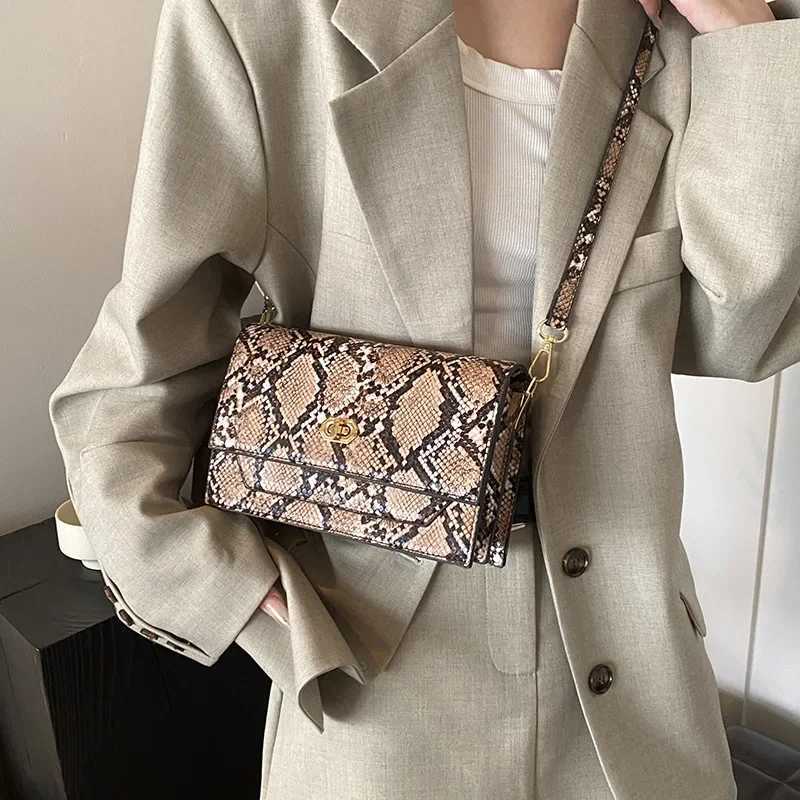 Retro Snake Skin Pattern Lock Buckle Single Shoulder Bag Casual Versatile Handbag Womens Fashion Crossbody Bag Hot Sale Of TheW251119