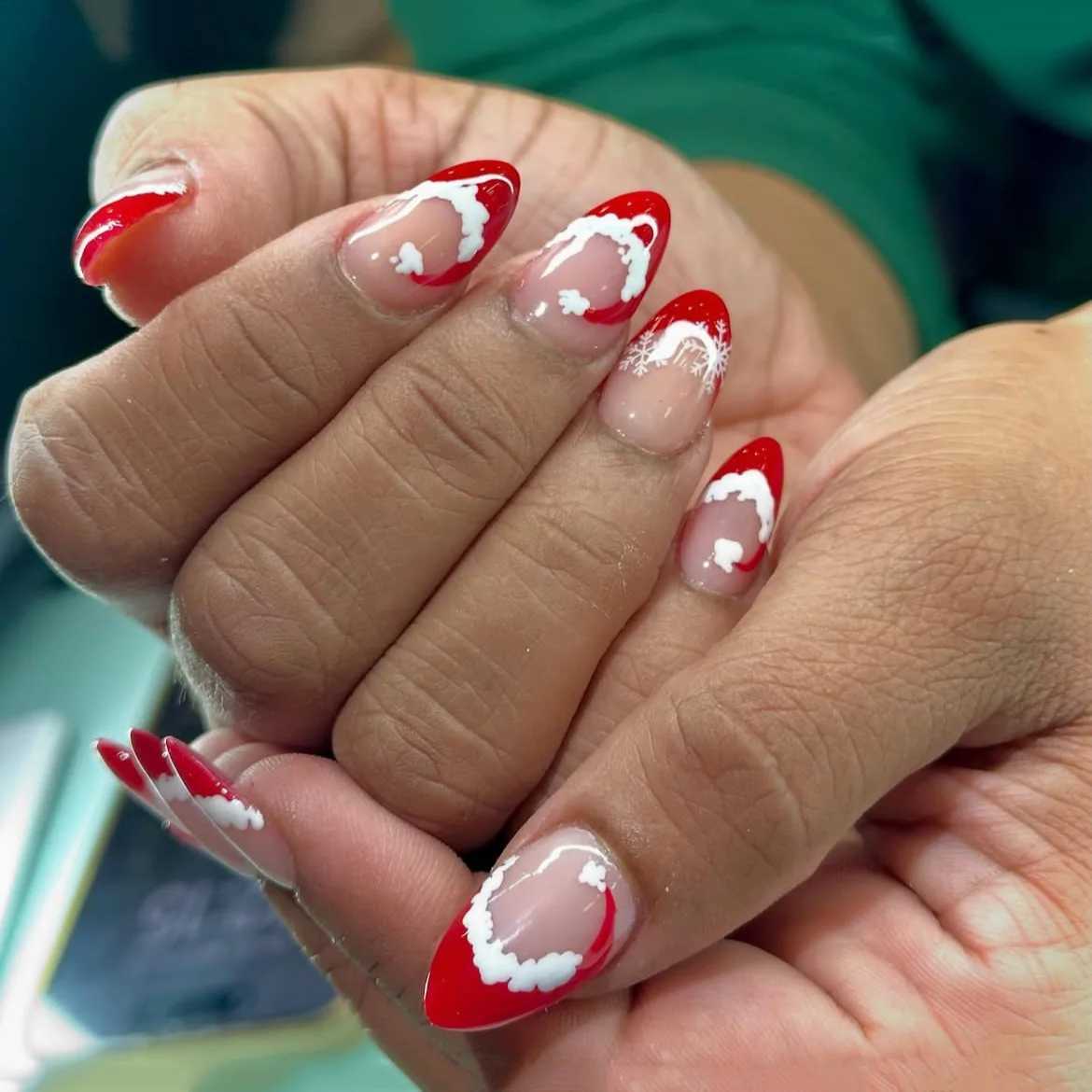 24Pcs Short Round Head Fake Nails Snowfield Santa Claus Design Press on False Nails Snowman Bow Detachable Full Cover Nails TipsT251118T251119