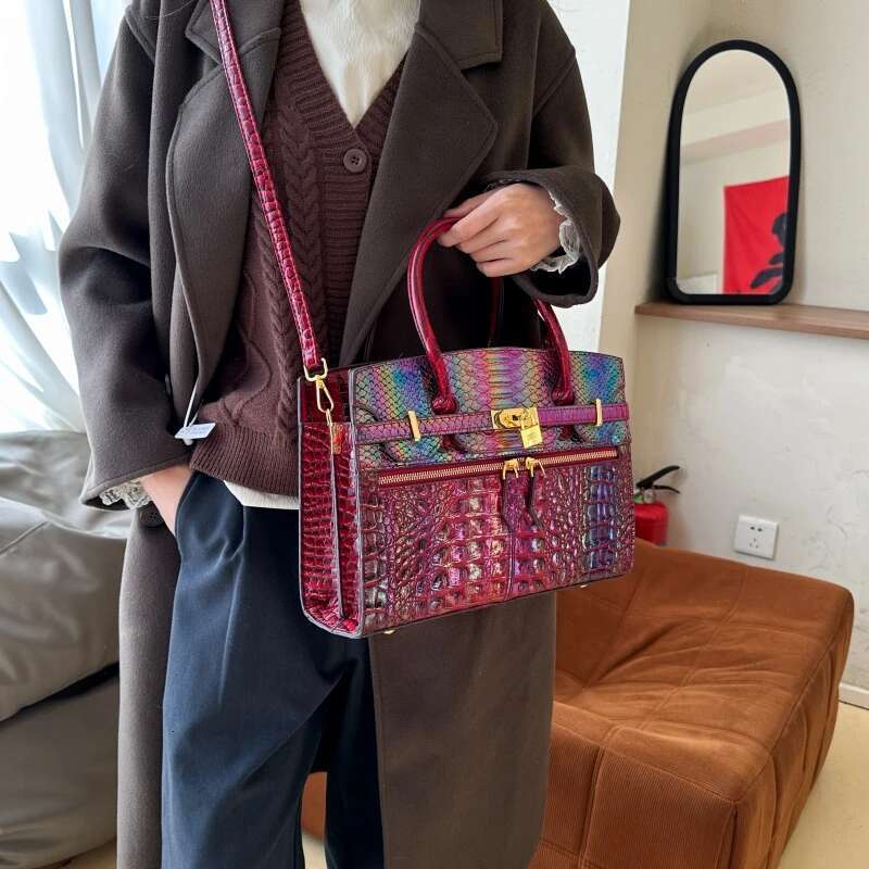 Fashionable Crossbody Bag For Women Designer Handbag Minimalist Solid Color Leather Clutch Vintage P Style