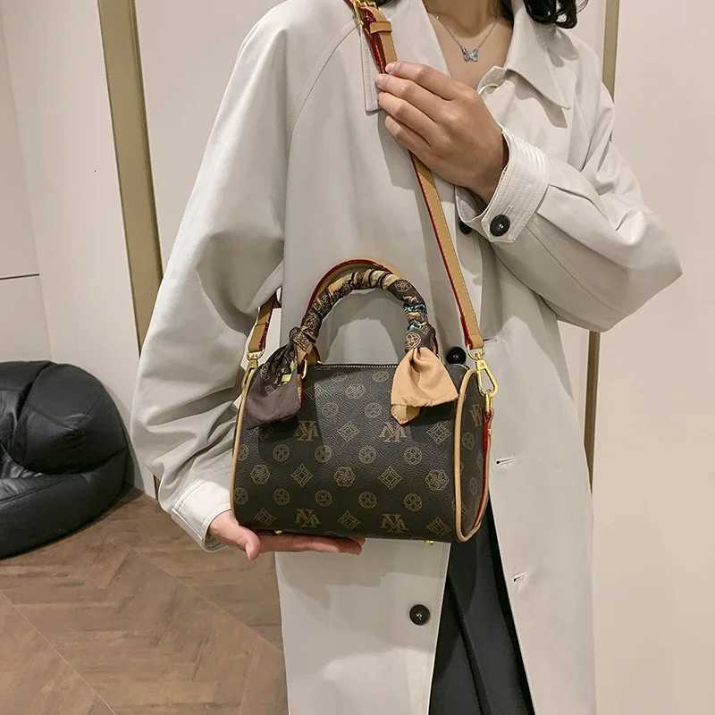 Luxury Designer Leather Crossbody Bag For Women Elegant Shoulder Handbag Ladies Tote Messenger Bag Classic StylishW251119