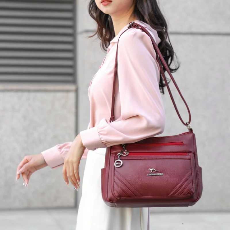 Famous Designer Womens Crossbody Bag Elegant Leather Messenger Bag In Classic Luxury Brand FashionW251119