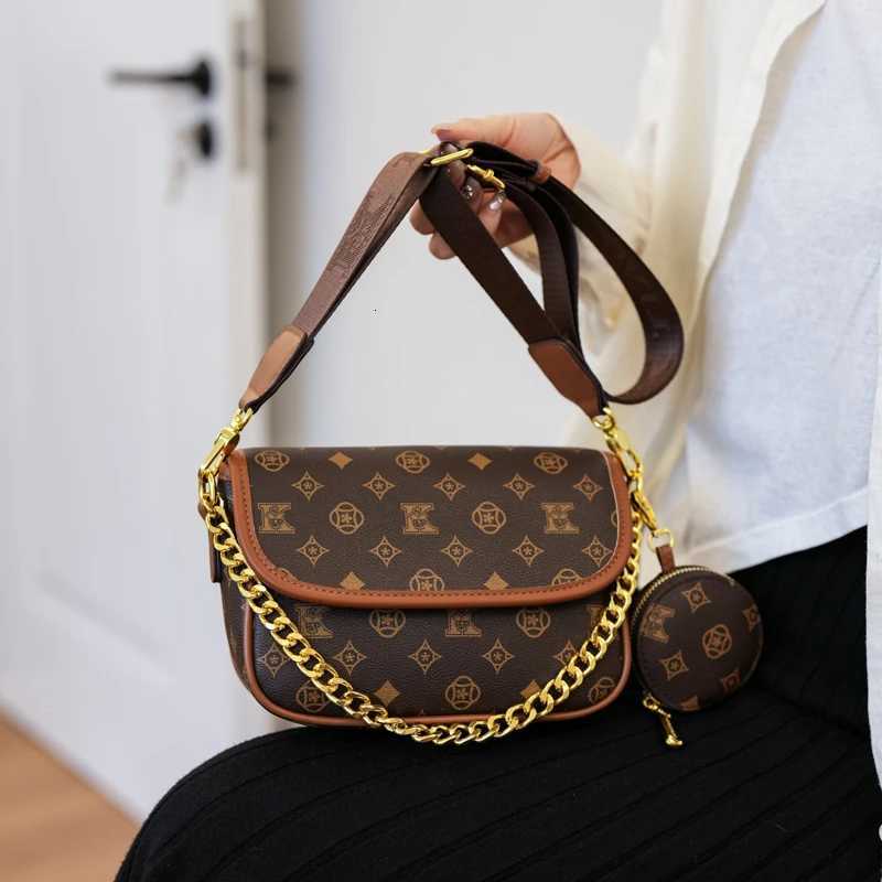 Unique Vintage Clutch Bag For Women - Luxury Leather Party Handbag With Retro LetterW251119