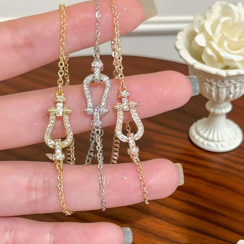 Autumn Winter New Micro Inlaid Heavy Craft Bracelet for Women, Feel, Versatile Hot Item, European and American Niche High-end Exquisite Temperament Li