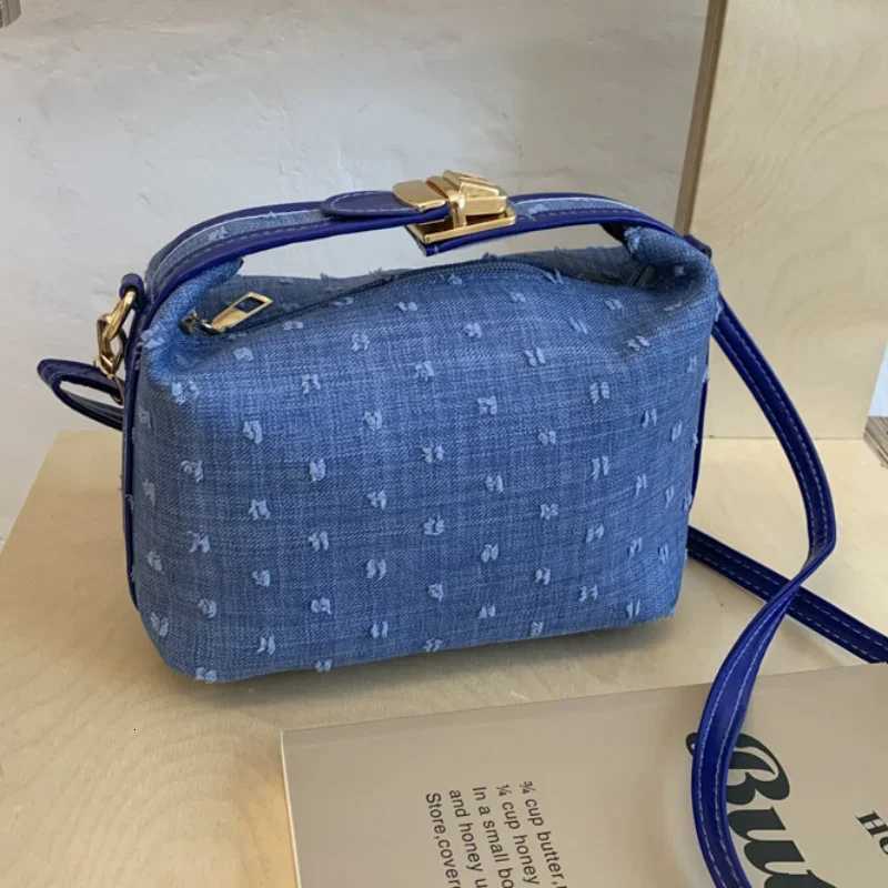 Light Luxury Exquisite Square Bag Fi Lock Design Handbag New Ctrast Color Canva Crossbody Bag Simple Versatile Casual Bag Y251120