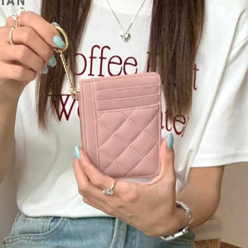 Card Pack Ladys Premium Card Set - A Small Shoulder Bag Suitable for Women The Design Features A Diamond Pattern It Has MultiW251120