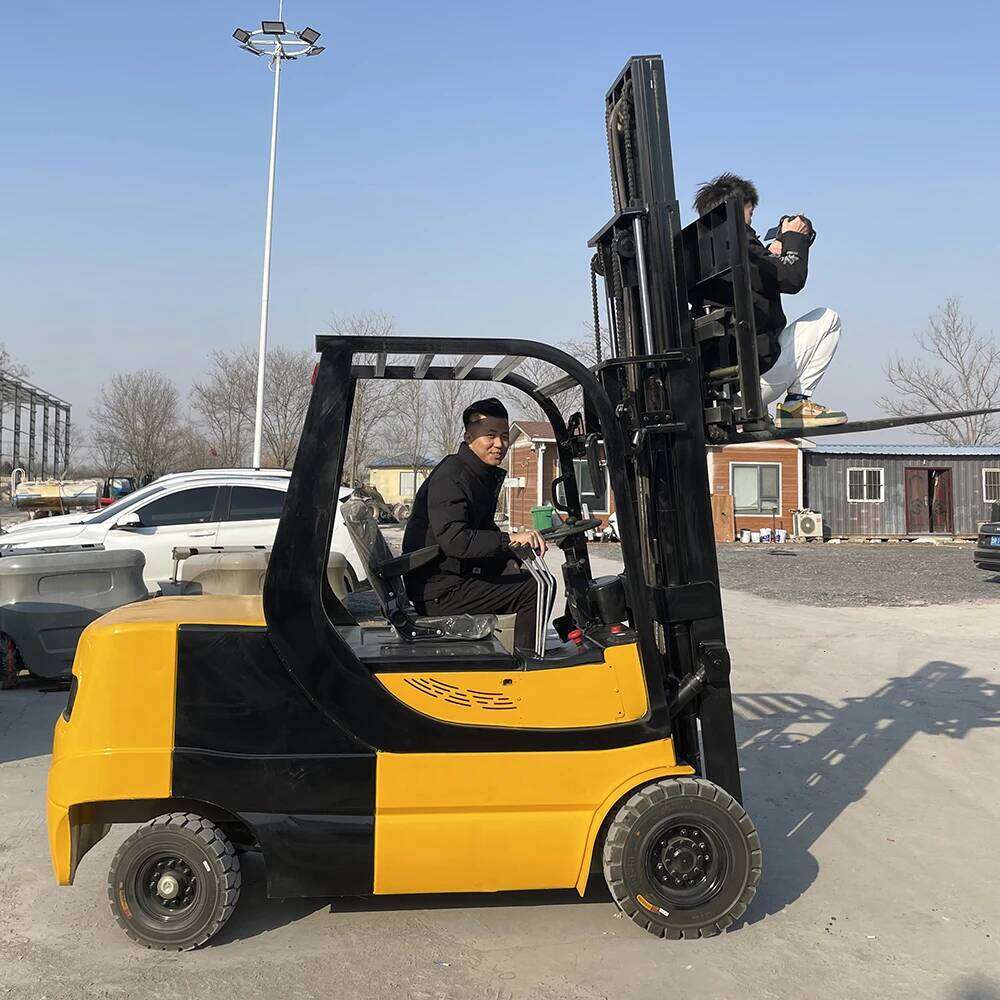 Free Delivery 2.5 Ton Eco-Friendly Electric ForkliftBattery-Powered Electric Forklift