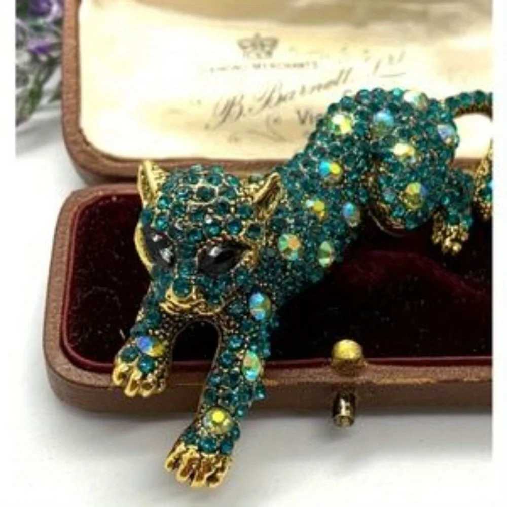 Baroque Luxury Leopard Design Mens and Womens Brooch Pins Wedding Holiday Party GiftsJewelryCostume Accessories K251120